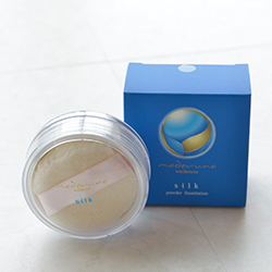 ソアヴィの髪 肌を綺麗にするアイテムのご紹介 サラサラで気持ちの良いシルクパウダー 田園調布 自由が丘の髪質改善できる個室美容室パーソナルサロン ソアヴィ